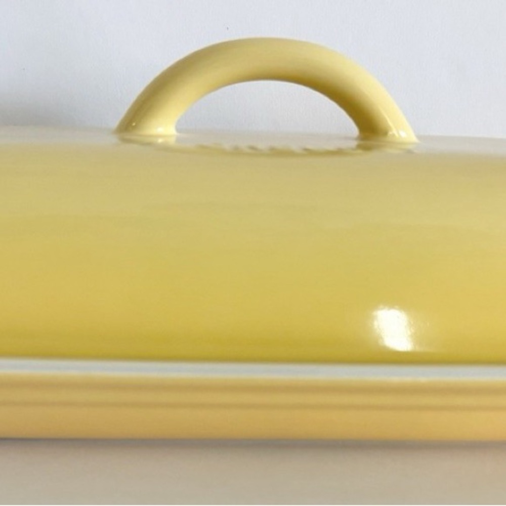 RARE Le Creuset Heritage Butter Dish New Camomille Yellow Color - New in Box - Picture 3 of 8
